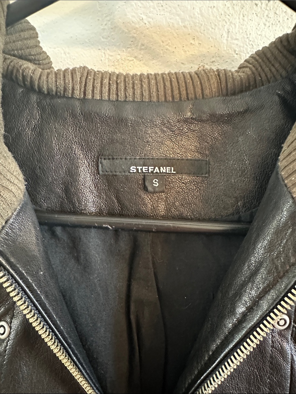 Stefanel leather vest size S. Hood with olive green lining.2010 - Picture 2 of 8